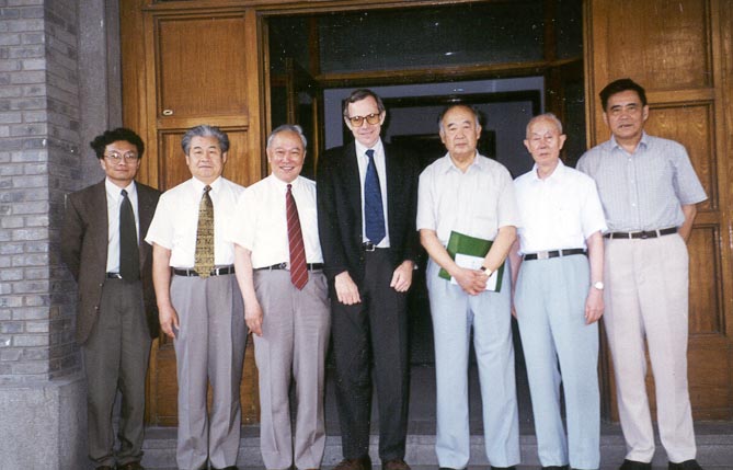 AHA President Eric Foner in Beijing with the officers of the Association of Chinese Historians. From left to right: Wang Xi, Zhang Haipeng, Jing Chong-ji (president), Eric Foner, Qi Shirong, Gong Shuduo, and Zhang Chunnian.